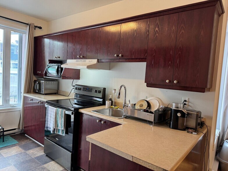 More Photos Of 301-307 Boul Du Havre, Salaberry-de-valleyfield Apartments For Sale
