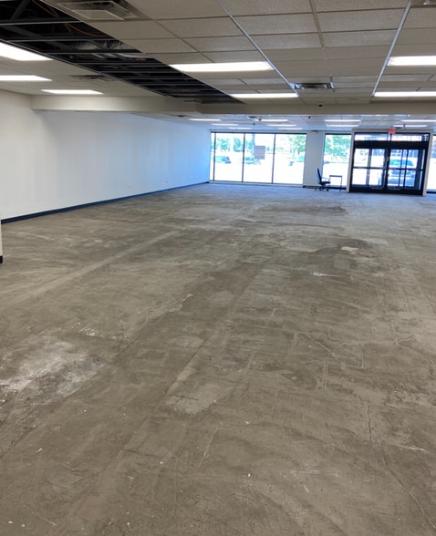 More Photos Of 23007-23265 Eureka Rd, Taylor Unknown For Lease