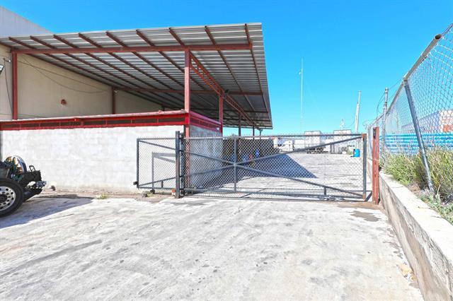 More Photos Of 301 Grand Central Blvd, Laredo Warehouse For Lease