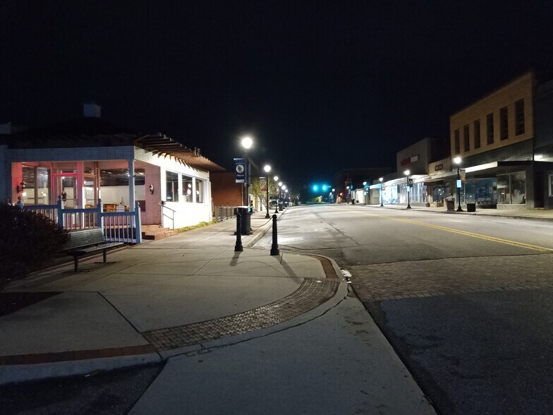 More Photos Of 525 Main St, Altavista Restaurant For Sale