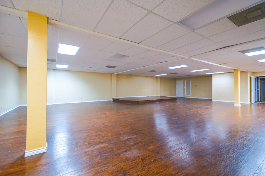 More Photos Of 3603 Fredericksburg Rd, San Antonio Storefront For Sale