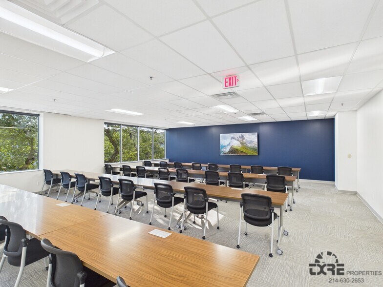 More Photos Of 1701 E Lamar Blvd, Arlington Office For Lease