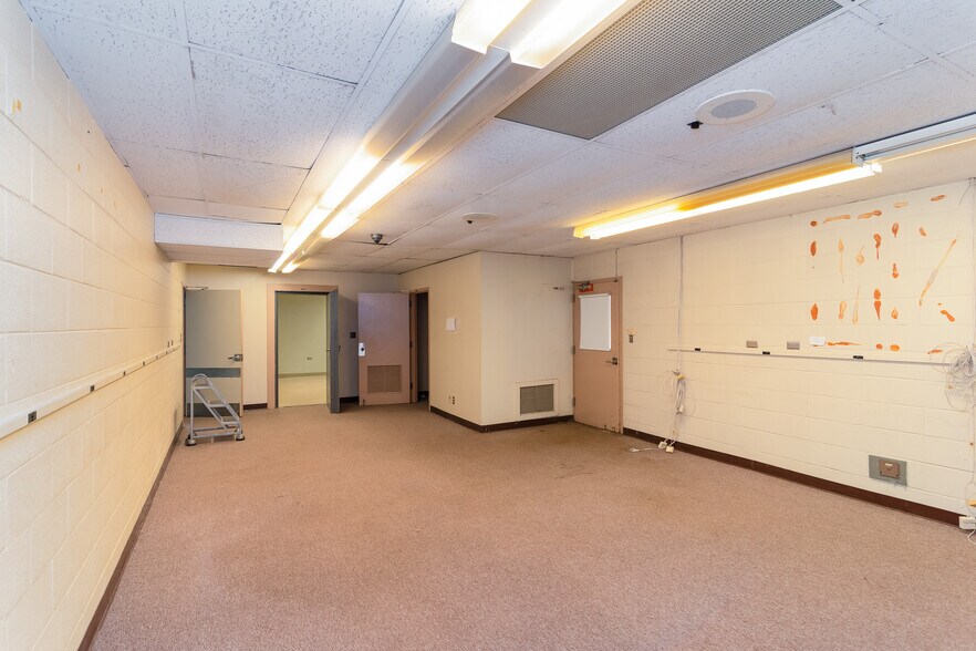 More Photos Of 139 N Main St, Jonesboro Freestanding For Sale