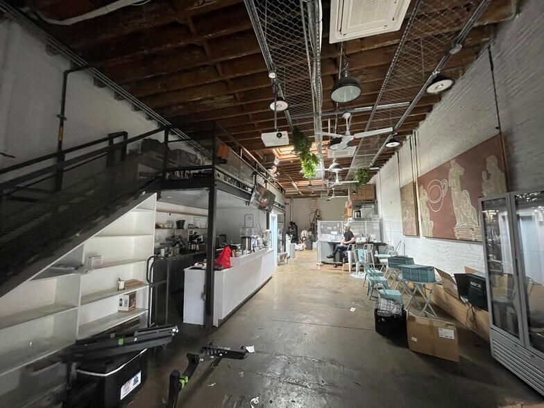 More Photos Of 368 Mcguinness Blvd, Brooklyn Warehouse For Lease