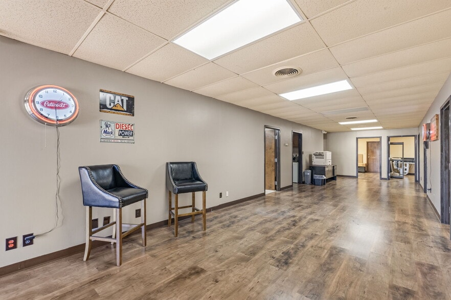 More Photos Of 6580 E Skelly Dr, Tulsa Manufacturing For Sale