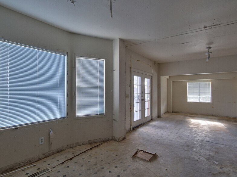 More Photos Of 8523 SE Stark St, Portland Office Residential For Sale