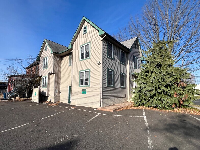 More Photos Of 174 W State St, Doylestown Freestanding For Sale
