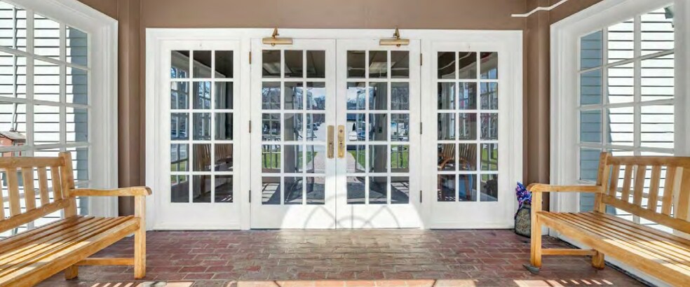 More Photos Of 89 Court St, Plymouth Freestanding For Lease