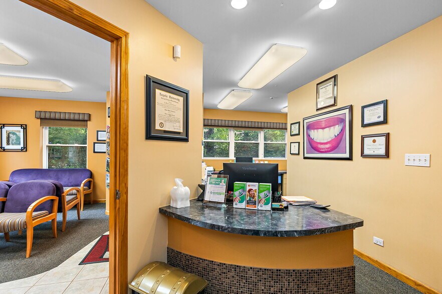 More Photos Of 712 W Main St, West Dundee Medical For Sale