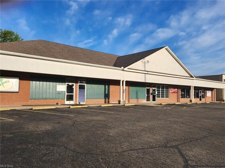More Photos Of 2337-2355 S Union Ave, Alliance General Retail For Sale