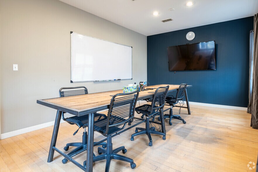 More Photos Of 504 W 38th St, Austin Unknown For Lease