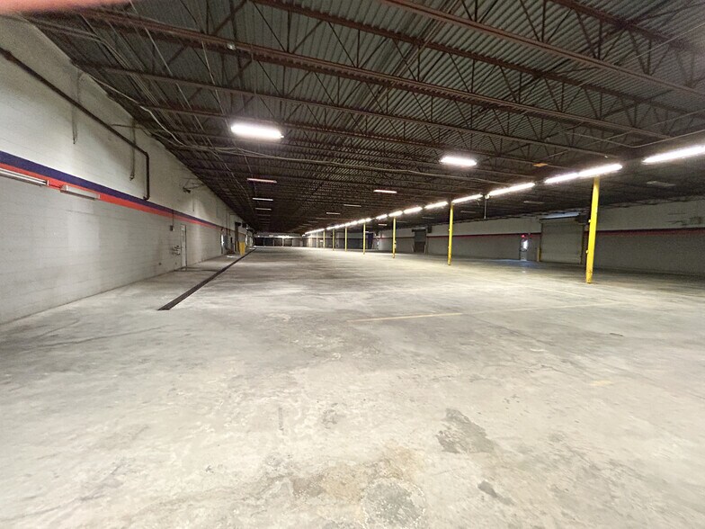 More Photos Of 840 Lakeside Dr, Mobile Warehouse For Lease
