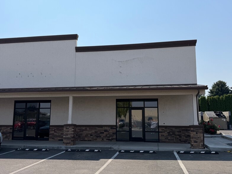 More Photos Of 900 13th Ave SW, Quincy Storefront Retail Office For Lease