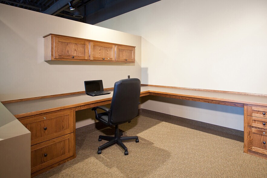 More Photos Of 434 Hale Ave N, Oakdale Office For Lease