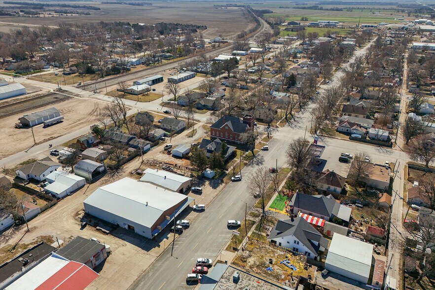 More Photos Of 410 N Commercial Ave, Sedgwick Storefront For Sale