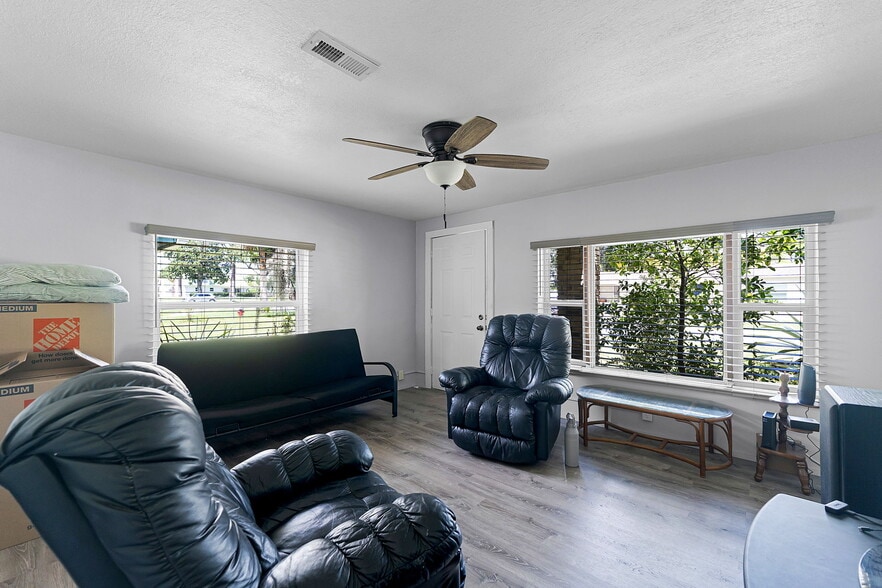 More Photos Of 102 Orange Ave, Edgewater Flex For Sale