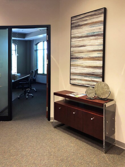 More Photos Of 3515 W 75th St, Prairie Village Office For Lease