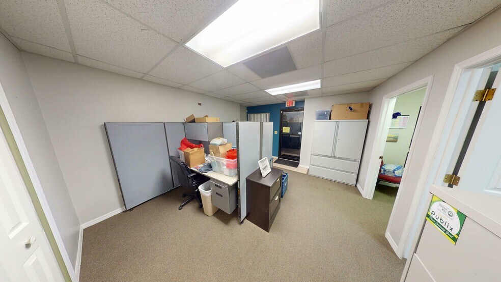 More Photos Of 32644 Blossom ln, Leesburg Office For Sale