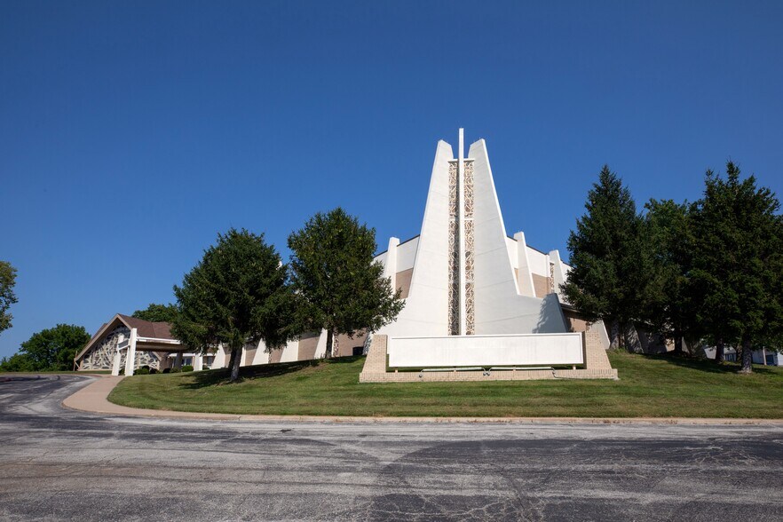 More Photos Of 600 NE 46th St, Kansas City Religious Facility For Sale