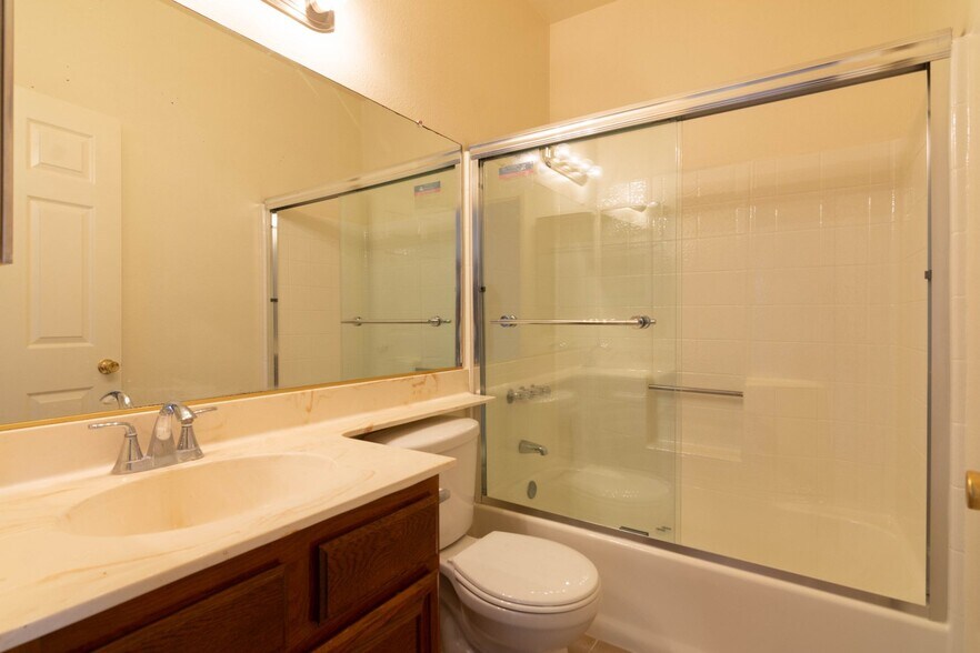 More Photos Of 404 Lincoln Ave, Glendale Apartments For Sale