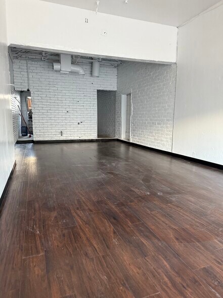 More Photos Of 407 Center St, Taft Storefront For Sale