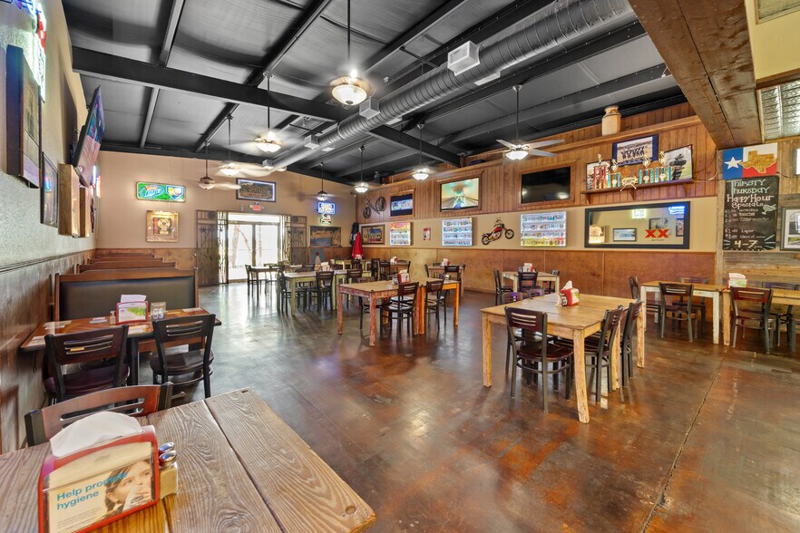 Primary Photo Of 12910 US Highway 281 N, Spring Branch Restaurant For Sale