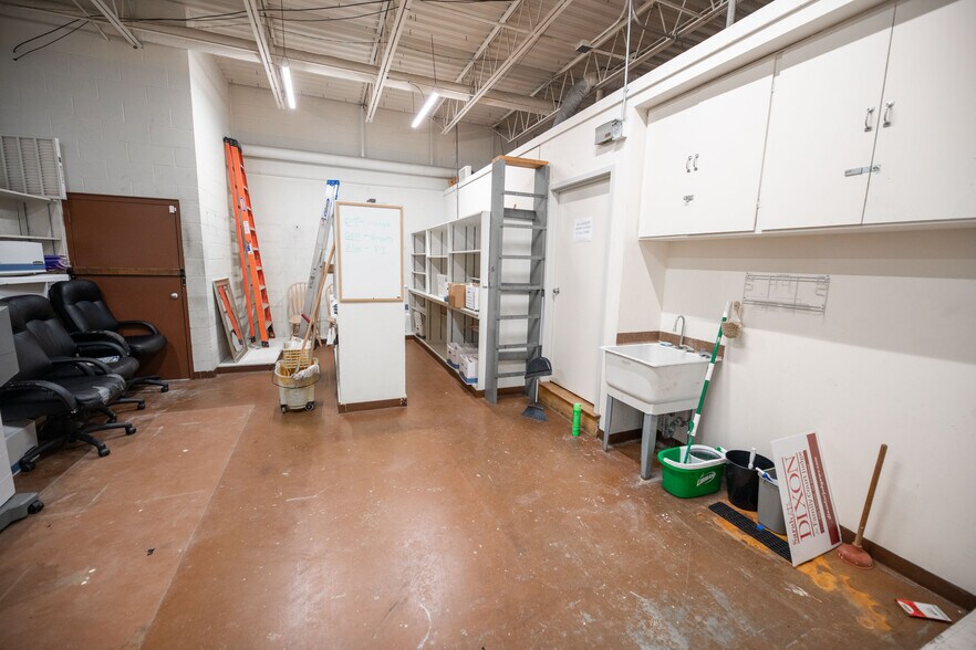 More Photos Of 730 4th Ave, Huntington Office For Lease