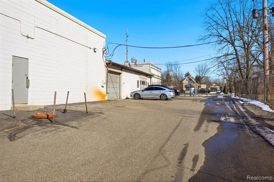 More Photos Of 415 N Lafayette St, South Lyon Warehouse For Sale