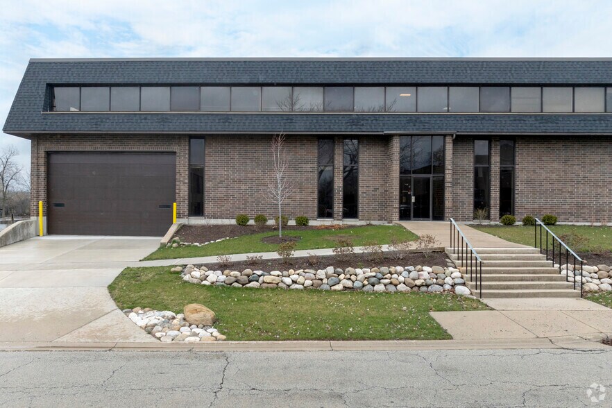 More Photos Of 200-220 Fencl Ln, Hillside Manufacturing For Sale