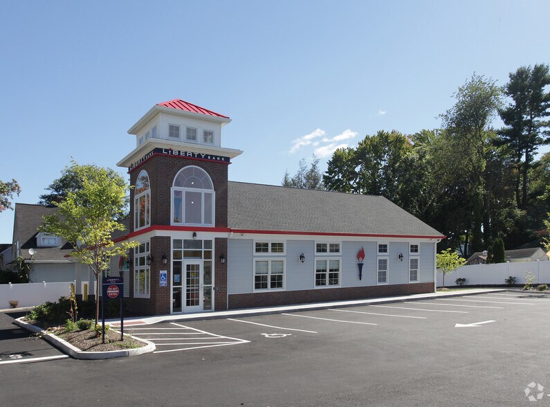 Primary Photo Of 774 Farmington Ave, Bristol Bank For Lease