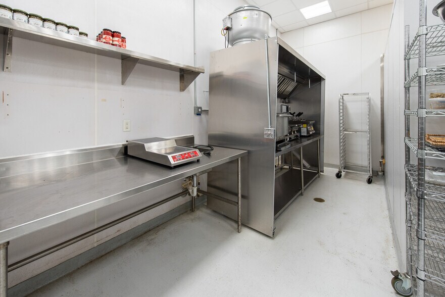 More Photos Of 2230 NW 2nd Ave, Miami Restaurant For Lease