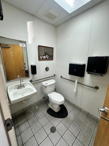 More Photos Of 12180 Center Rd, Durand Service Station For Sale