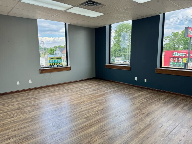 More Photos Of 641 Lincoln Way W, Massillon Showroom For Lease