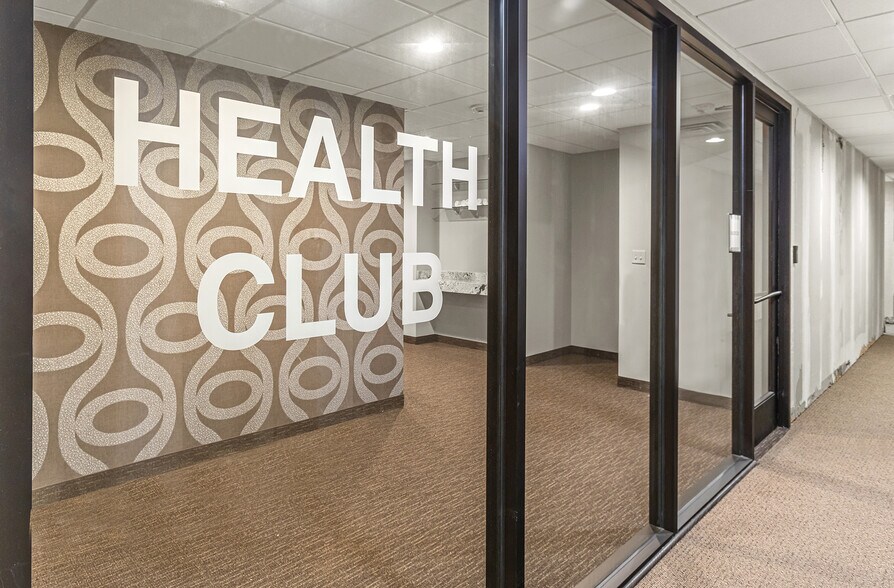 More Photos Of 8330-8350 Meadow Rd, Dallas Office For Sale