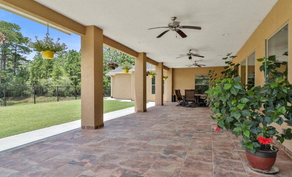 More Photos Of 196 Camelot St, Conroe Assisted Living For Sale