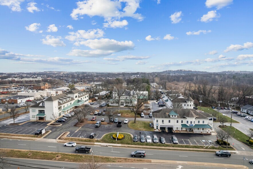 More Photos Of 604 S King St, Leesburg Office For Sale
