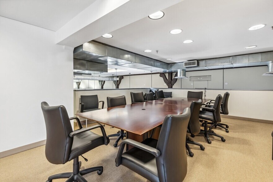 More Photos Of 1 E Ridgewood Ave, Ridgewood Storefront Retail Office For Lease