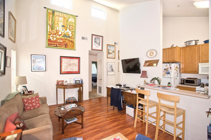 More Photos Of 7-9 Mariposa Ave, San Anselmo Storefront Retail Residential For Lease