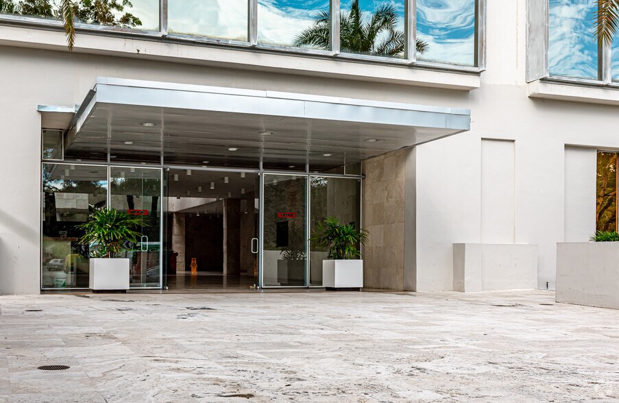 More Photos Of 4500 Biscayne Blvd, Miami Office For Lease
