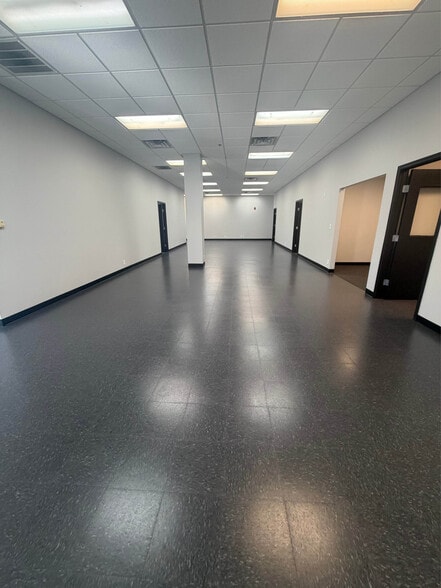 More Photos Of 12304 Cary Cir, La Vista Warehouse For Lease