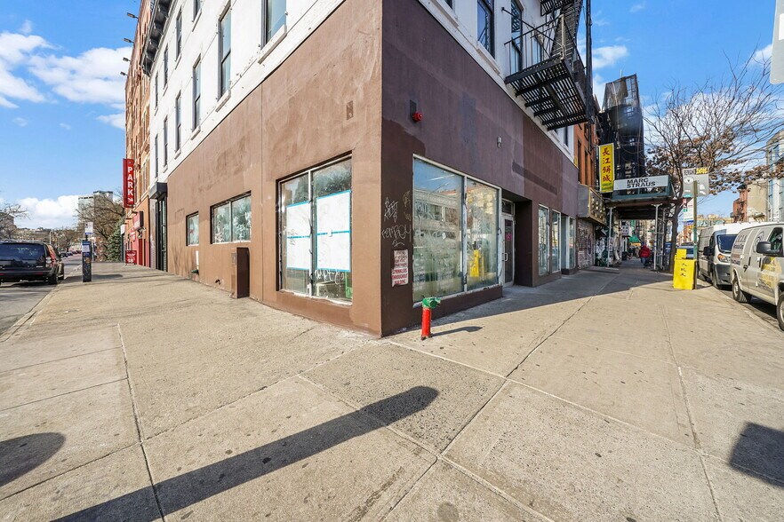 More Photos Of 305-307 305-307 Grand Street St, New York Bank For Lease