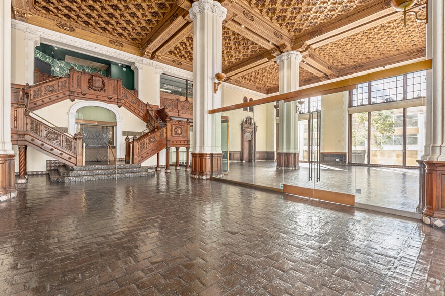 More Photos Of 1000 Van Ness Ave, San Francisco Apartments For Lease