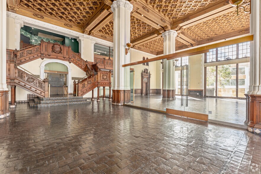 More Photos Of 1000 Van Ness Ave, San Francisco Apartments For Lease