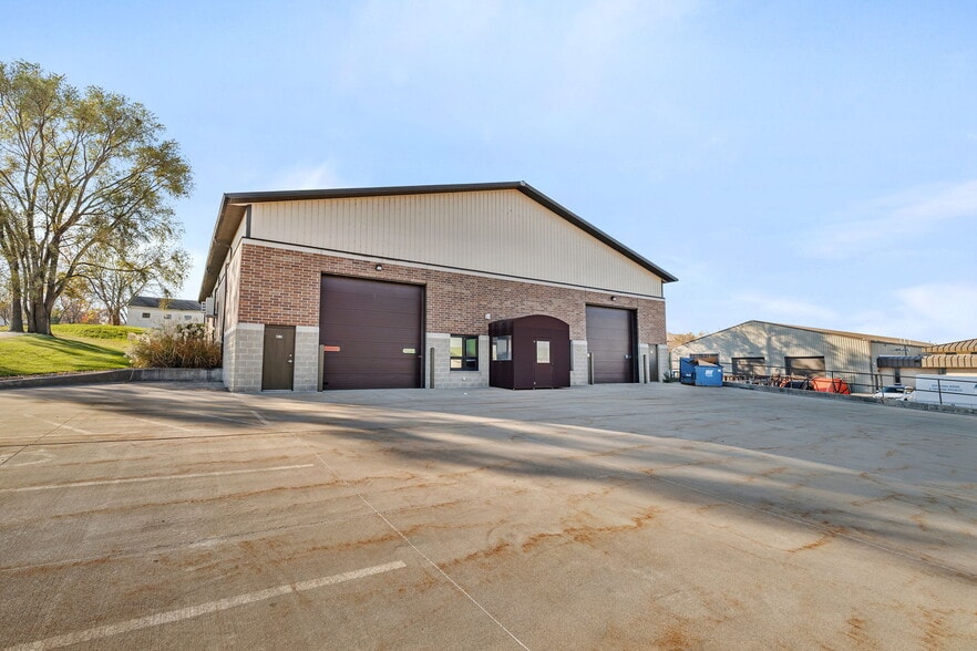 More Photos Of 801 Brian Dr, Crest Hill Light Distribution For Lease