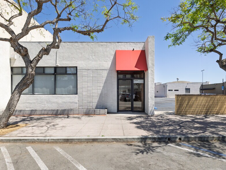 More Photos Of 1424 Marcelina Ave, Torrance Freestanding For Lease