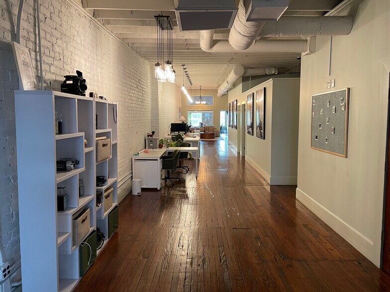 More Photos Of 463 King St, Charleston Storefront Retail Office For Lease