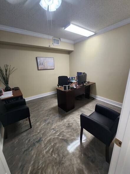 More Photos Of 2105 Drew St, Clearwater Office For Sale