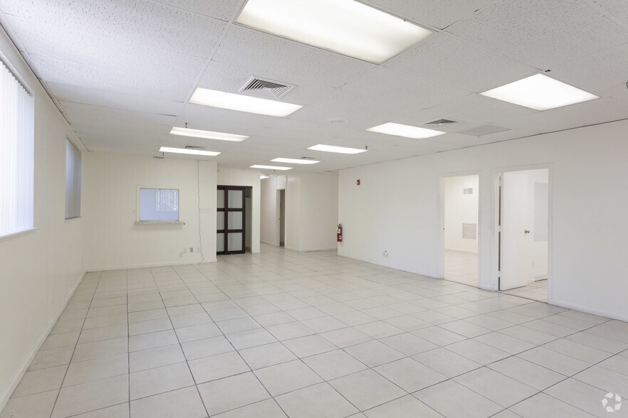 More Photos Of 1 Walnut St, Perth Amboy Warehouse For Lease