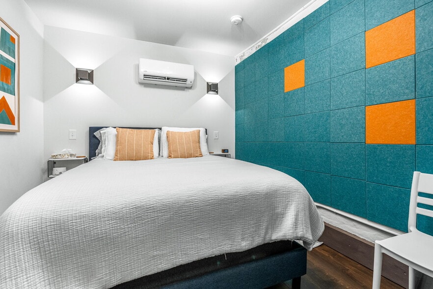 More Photos Of 207 Bank St, New Albany Apartments For Sale