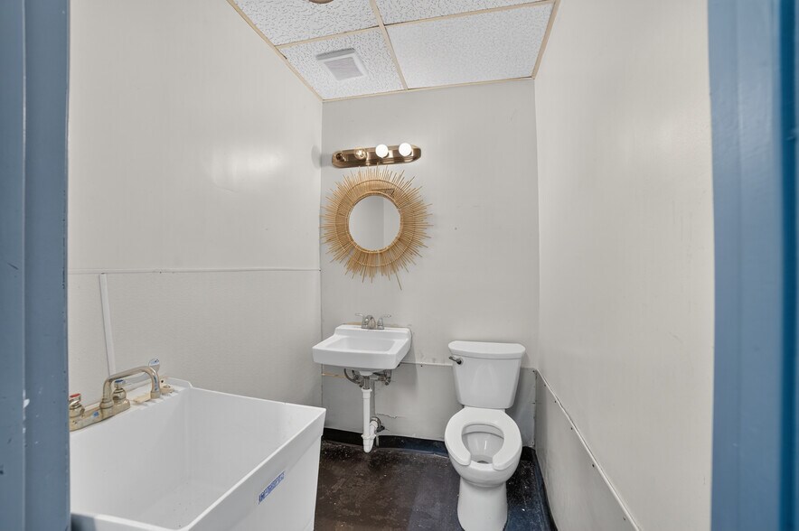 More Photos Of 4018-4026 W Camp Wisdom Rd, Dallas General Retail For Lease